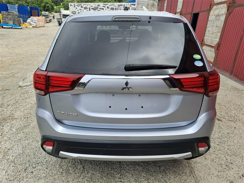 Уплотнительная резинка двери багажника OUTLANDER 2015 GF7W 4J11