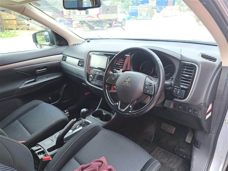 Бардачок OUTLANDER 2015 GF7W 4J11