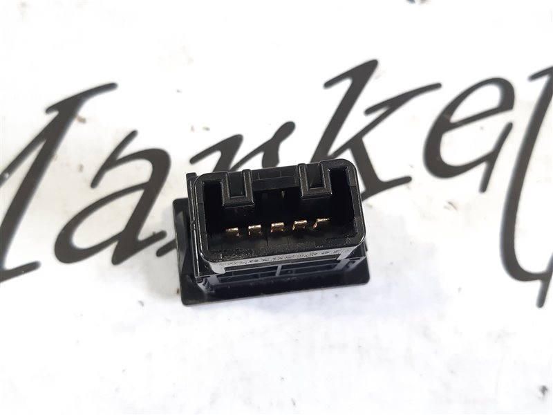 Кнопка открывания багажника Toyota VOLTZ ZZE136 1ZZ-FE