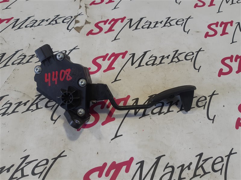 Запчасть педаль газа Toyota AQUA 2012 NHP10 1NZFXE 7811052033 контрактная Педаль газа Toyota AQUA 2012 NHP10 1NZFXE 7811052033 контрактная