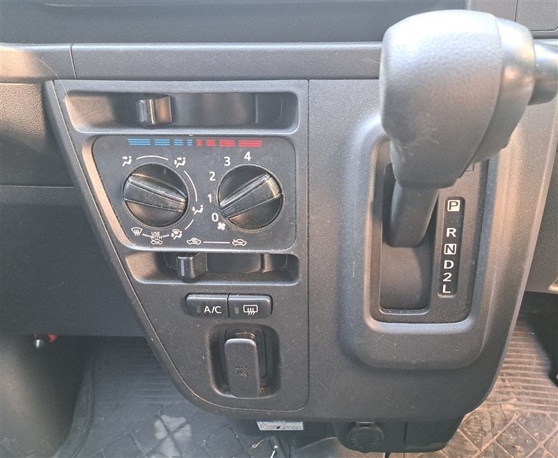 Кнопка кондиционера Hijet 2019 S321V KFVE4