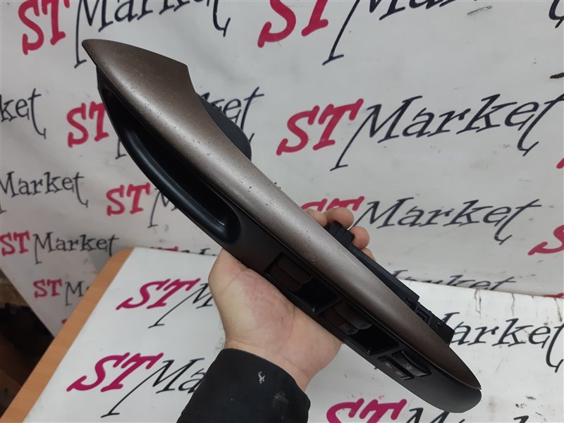 Блок управления стеклоподъемниками передний правый Note 2017 E12 HR12DDR Блок управления стеклоподъемниками передний правый Note 2017 E12 HR12DDR