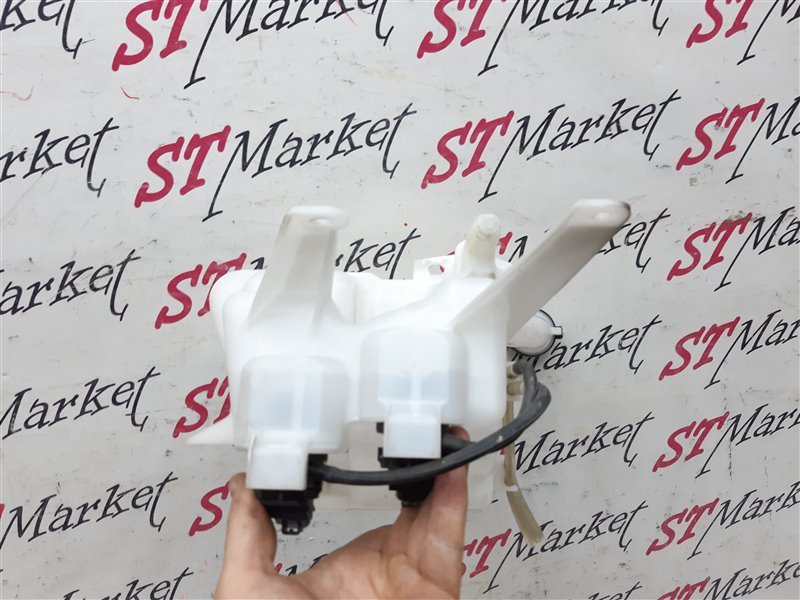 Бачок стеклоомывателя Sienta 2015 NCP175 1NZ-FE