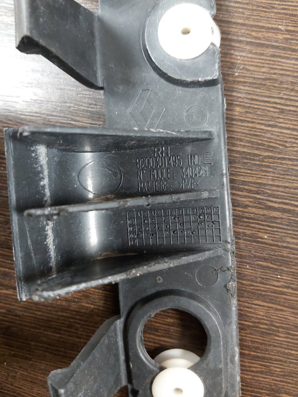 Кронштейн бампера Logan