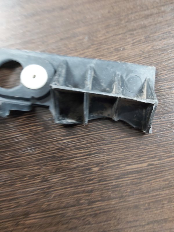 Кронштейн бампера Renault Logan