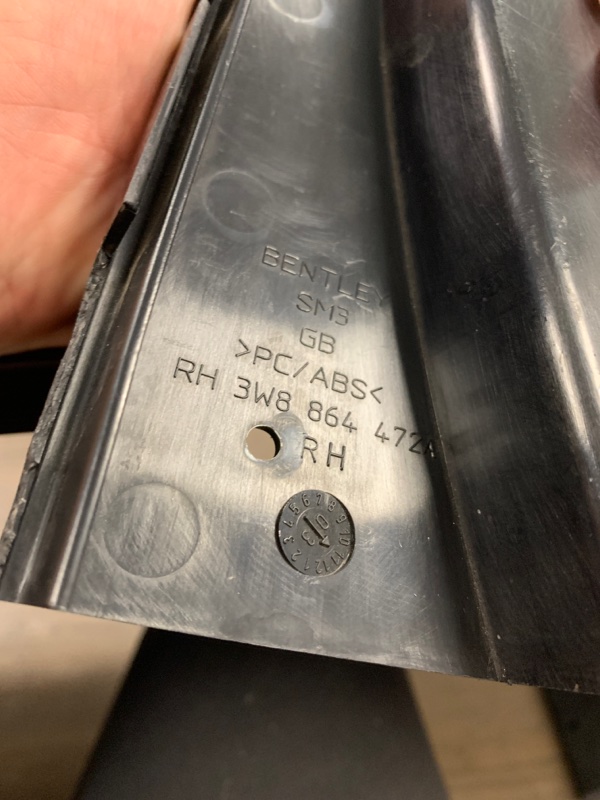Кронштейн правый Bentley Continental Gt