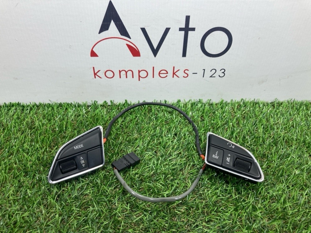 Кнопки на руль Audi A4 2012 B8 CJEB 4L0951523E контрактная