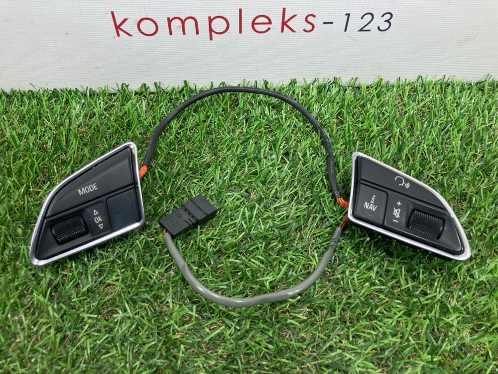 Кнопки на руль Audi A4 B8 CJEB