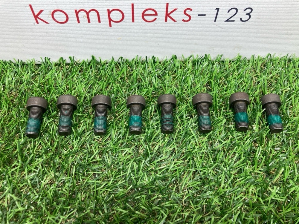 Болт маховика A3 2009 8P CDAA