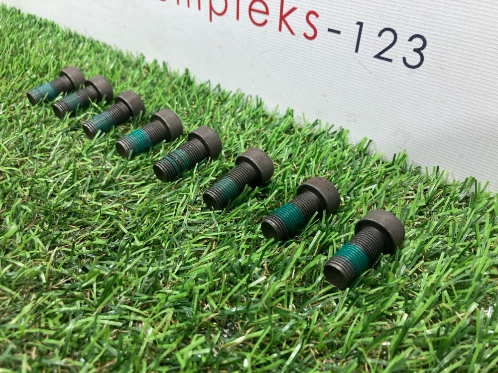 Болт маховика A3 2009 8P CDAA