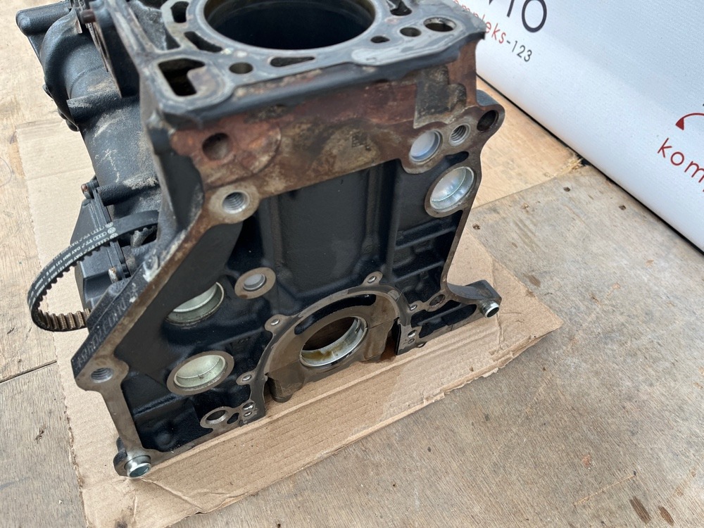 Блок цилиндров A4 2008 B8 CDHB