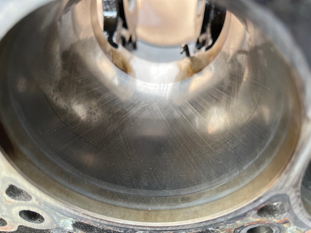 Блок цилиндров A4 2008 B8 CDHB