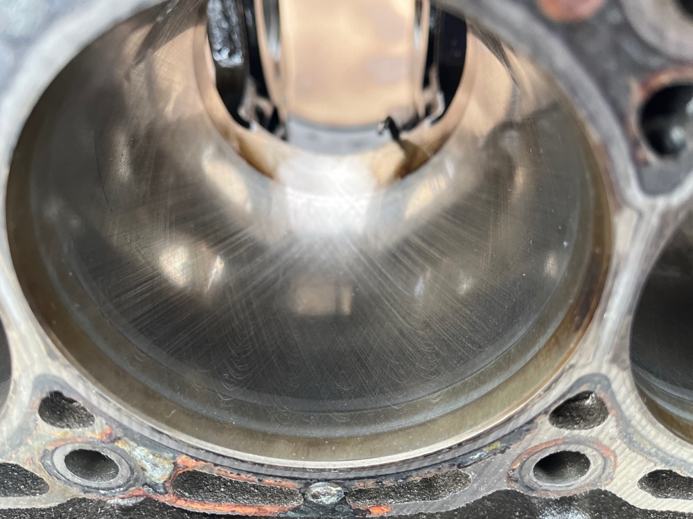 Блок цилиндров A4 2008 B8 CDHB