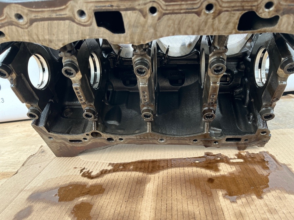 Блок цилиндров A4 2008 B8 CDHB