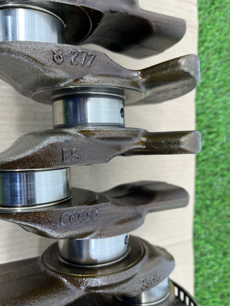 Коленвал A4 2008 B8 CDHB Коленвал A4 2008 B8 CDHB