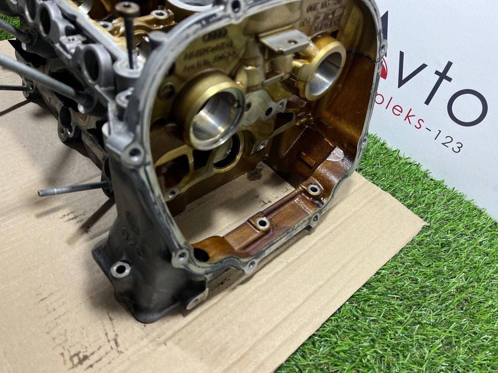 Головка блока цилиндров левая A6 2009 C6 CCAA Головка блока цилиндров левая A6 2009 C6 CCAA