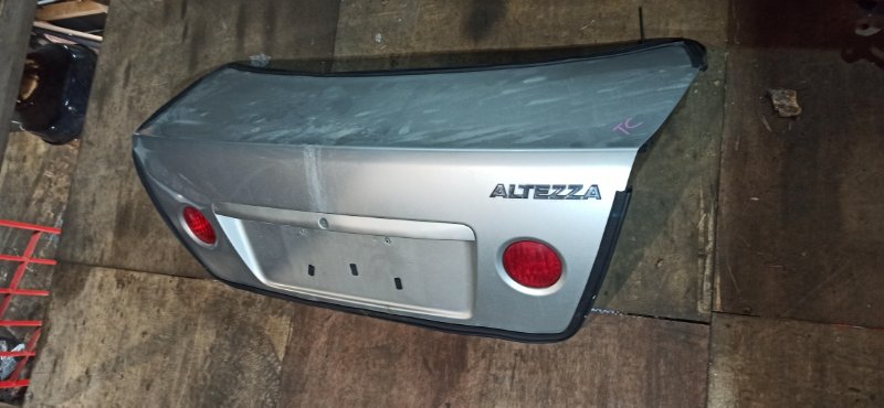 Крышка багажника Toyota Altezza GXE10