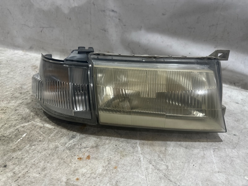 Фара Mazda Bongo Friendee SGLW передняя правая