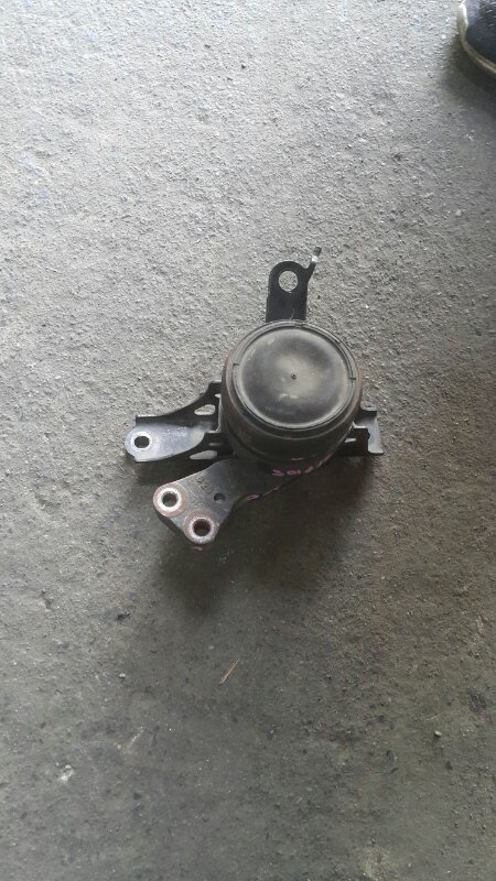 Подушка двигателя Toyota Ractis NCP100 передняя правая