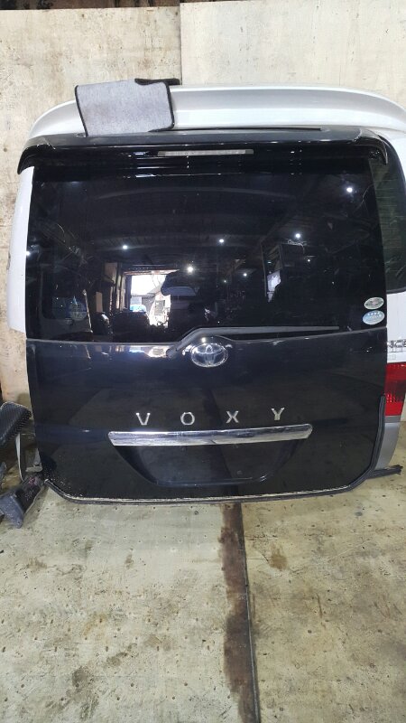 Дверь задняя Toyota Voxy AZR60
