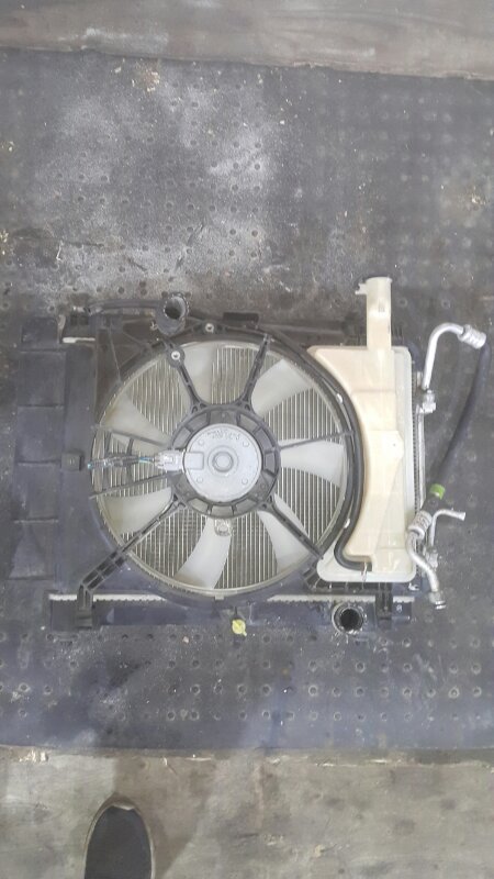 Радиатор основной TOYOTA RACTIS NCP100 1NZ (б/у)