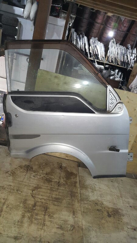 Дверь Nissan Vanette SK82MN передняя правая