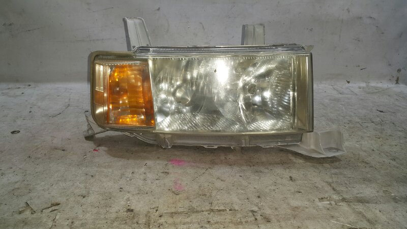 Фара TOYOTA BB NCP31 правая (б/у)
