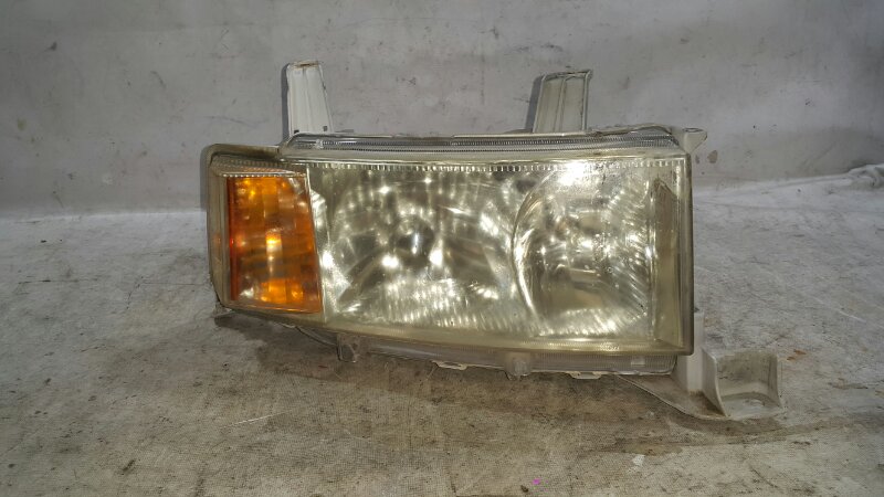 Фара TOYOTA BB NCP31 правая (б/у)