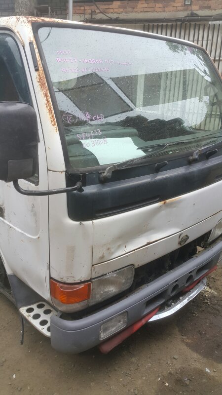 Кабина NISSAN ATLAS R4F23 QD32 1998 (б/у)