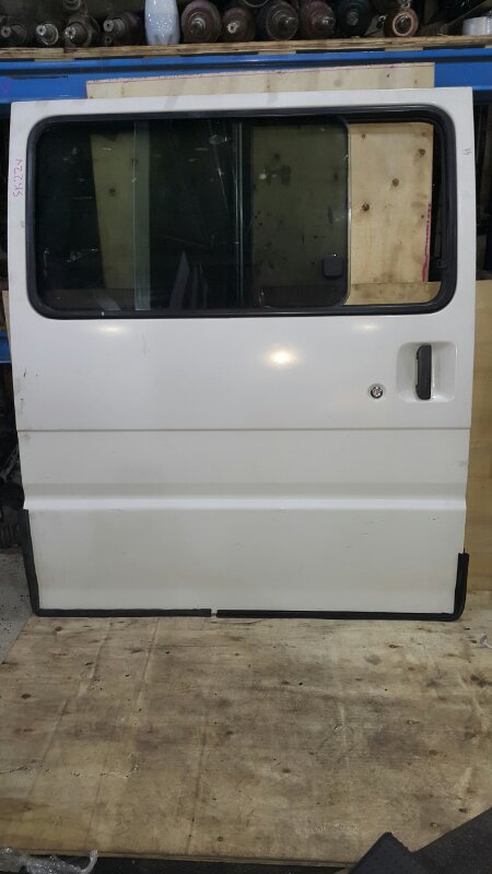 Дверь MAZDA BONGO SK22V правая (б/у)