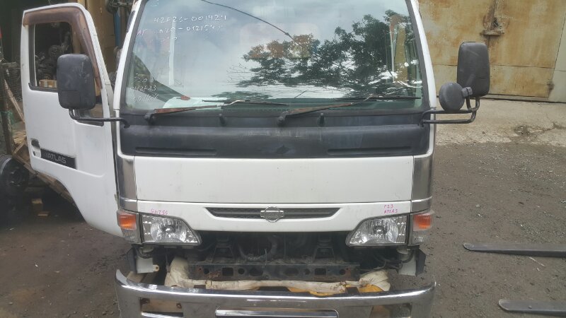 Кабина NISSAN ATLAS N2F23 KA20 2001 (б/у)