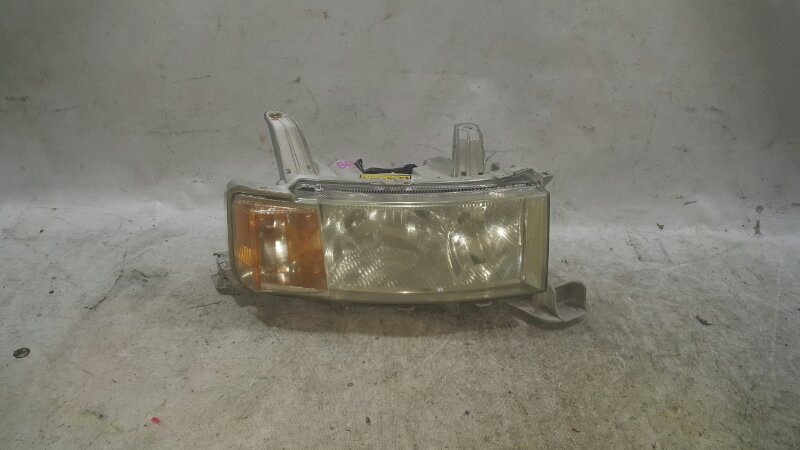 Фара TOYOTA BB NCP31 передняя правая (б/у)