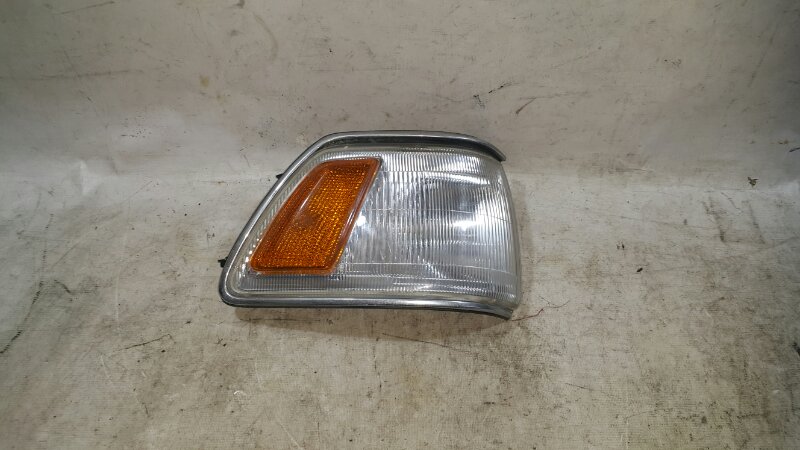Габарит TOYOTA CROWN GS131 передний правый (б/у)