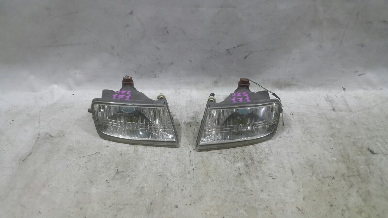 Туманка TOYOTA CROWN JZS171 передняя (б/у)