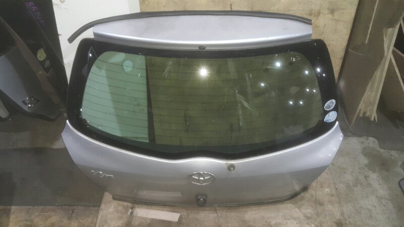 Дверь задняя TOYOTA VITZ KSP90 (б/у) Дверь задняя TOYOTA VITZ KSP90 (б/у)