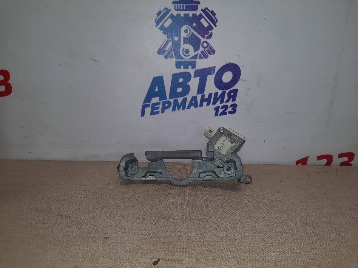 Активатор замка двери Volkswagen Polo 2011 6RCBZ 6Q6827601 контрактная