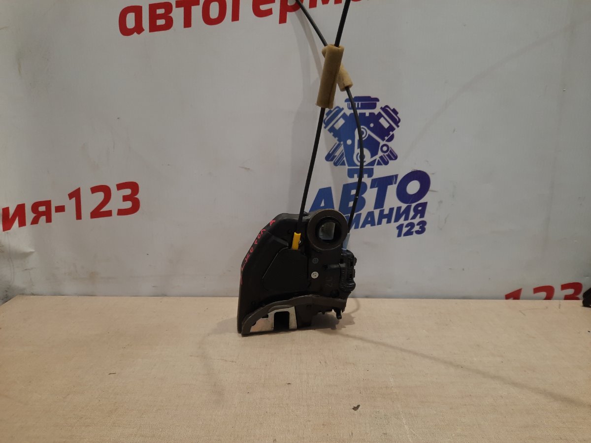 Замок двери задний левый Toyota Corolla 2008 E150 6906042021 контрактная