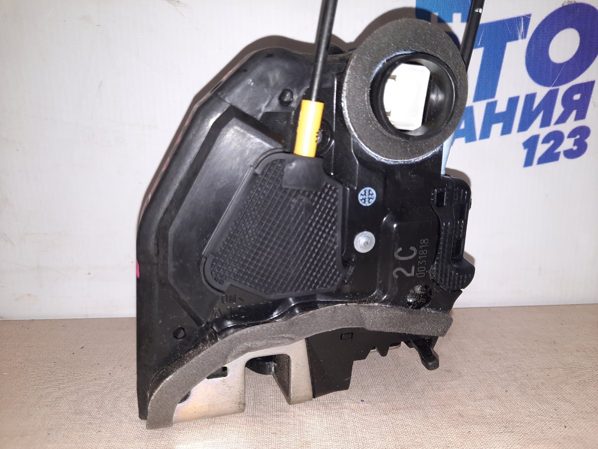 Замок двери задний левый Corolla 2008 E150