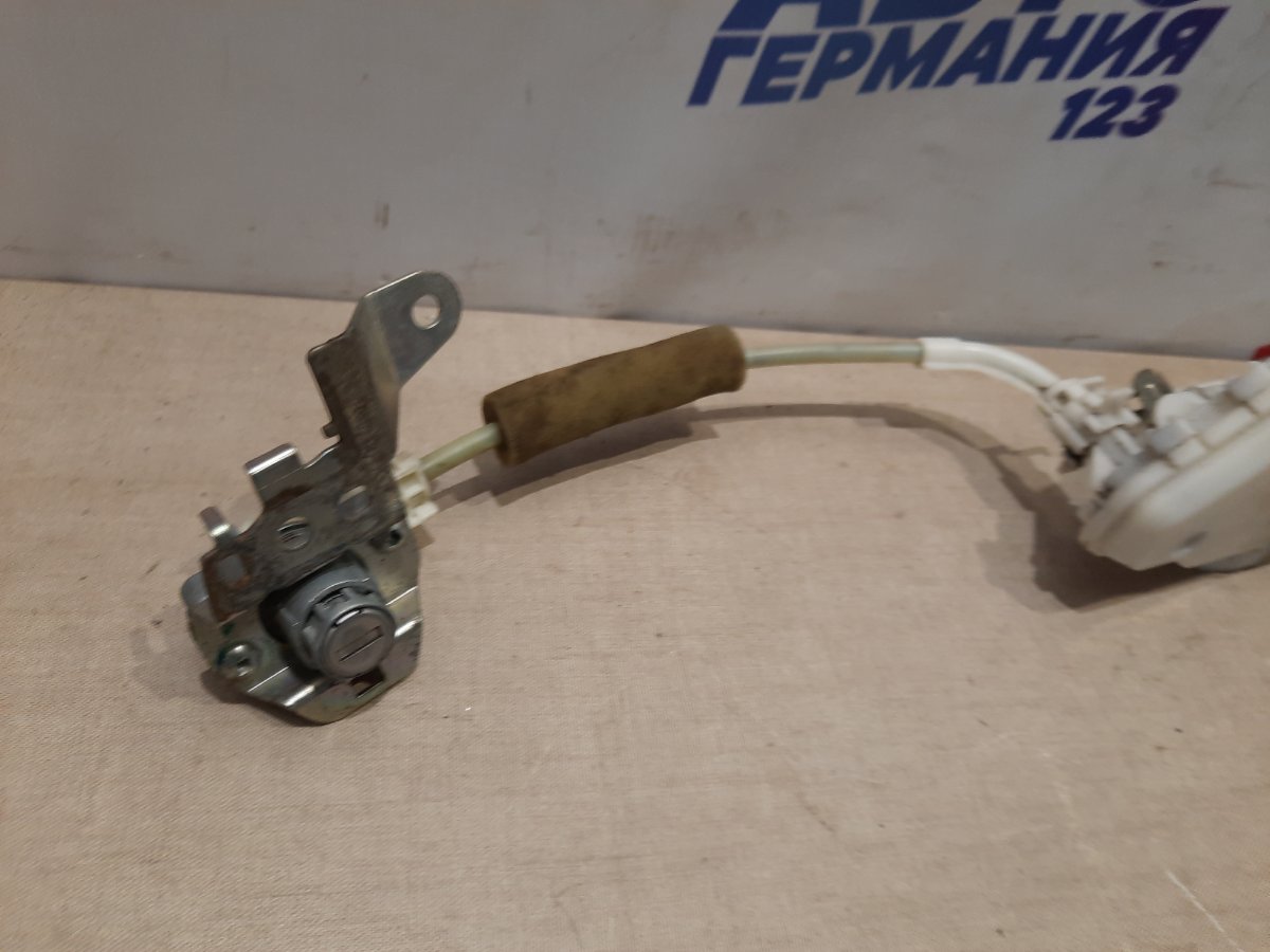 Замок двери передний правый Honda Civic VIII