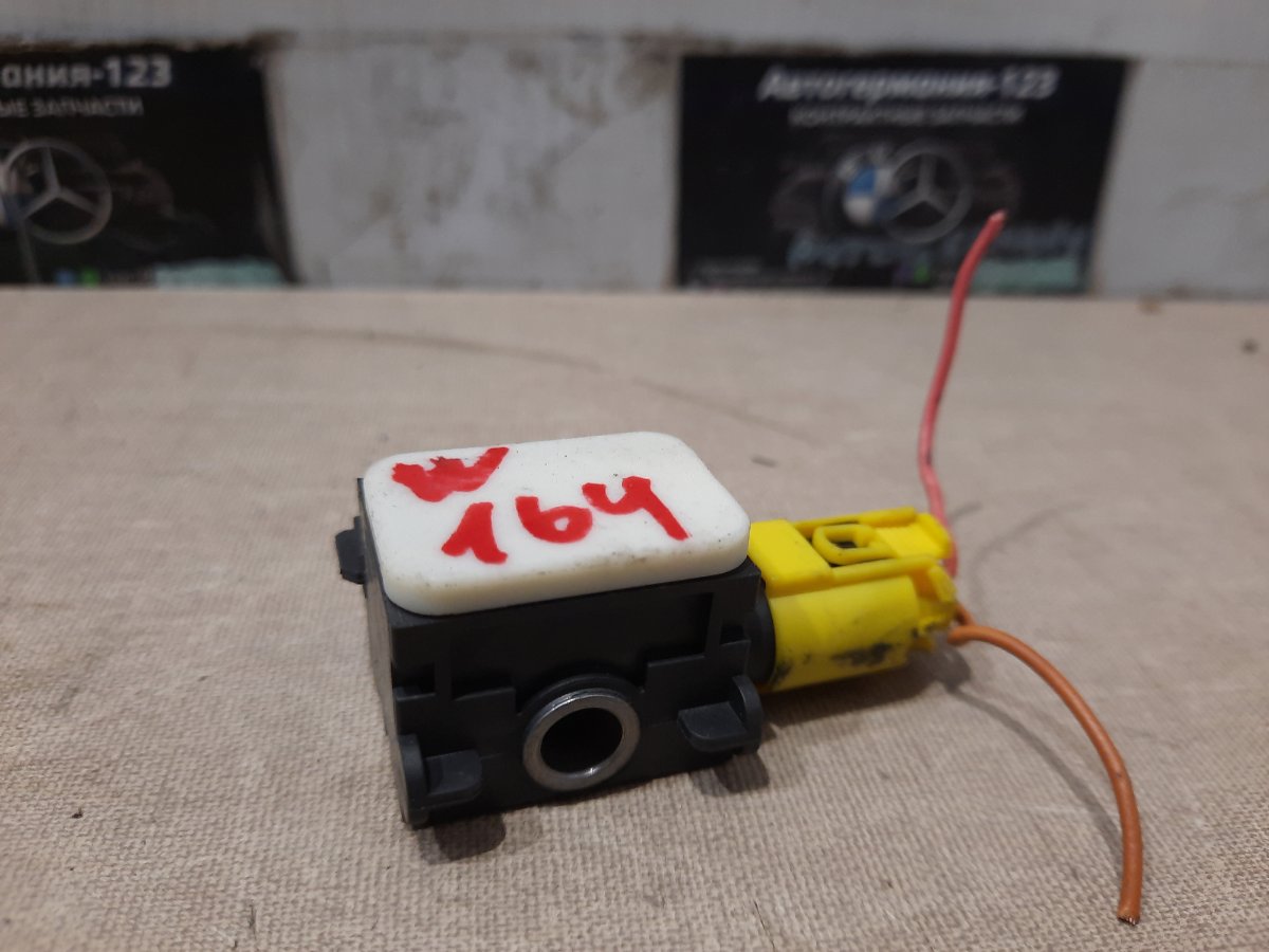 Датчик airbag Mercedes ML350 W164 272.967