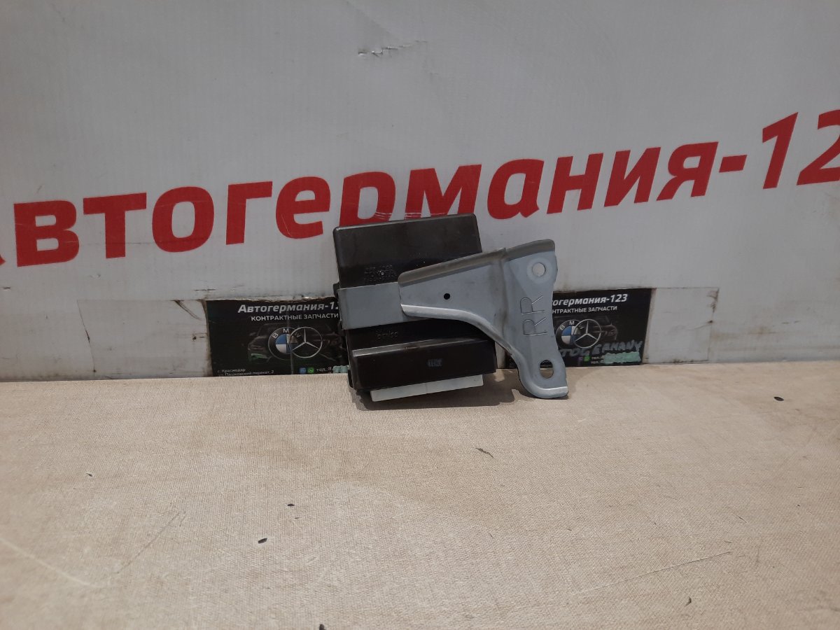 Блок управления дверьми передний правый Lexus IS 2008 II 8999130050 контрактная