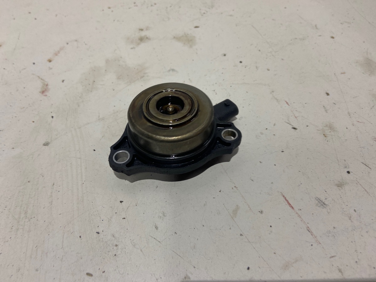 Датчик положения распредвала левый GL550 2006 X164 273.963