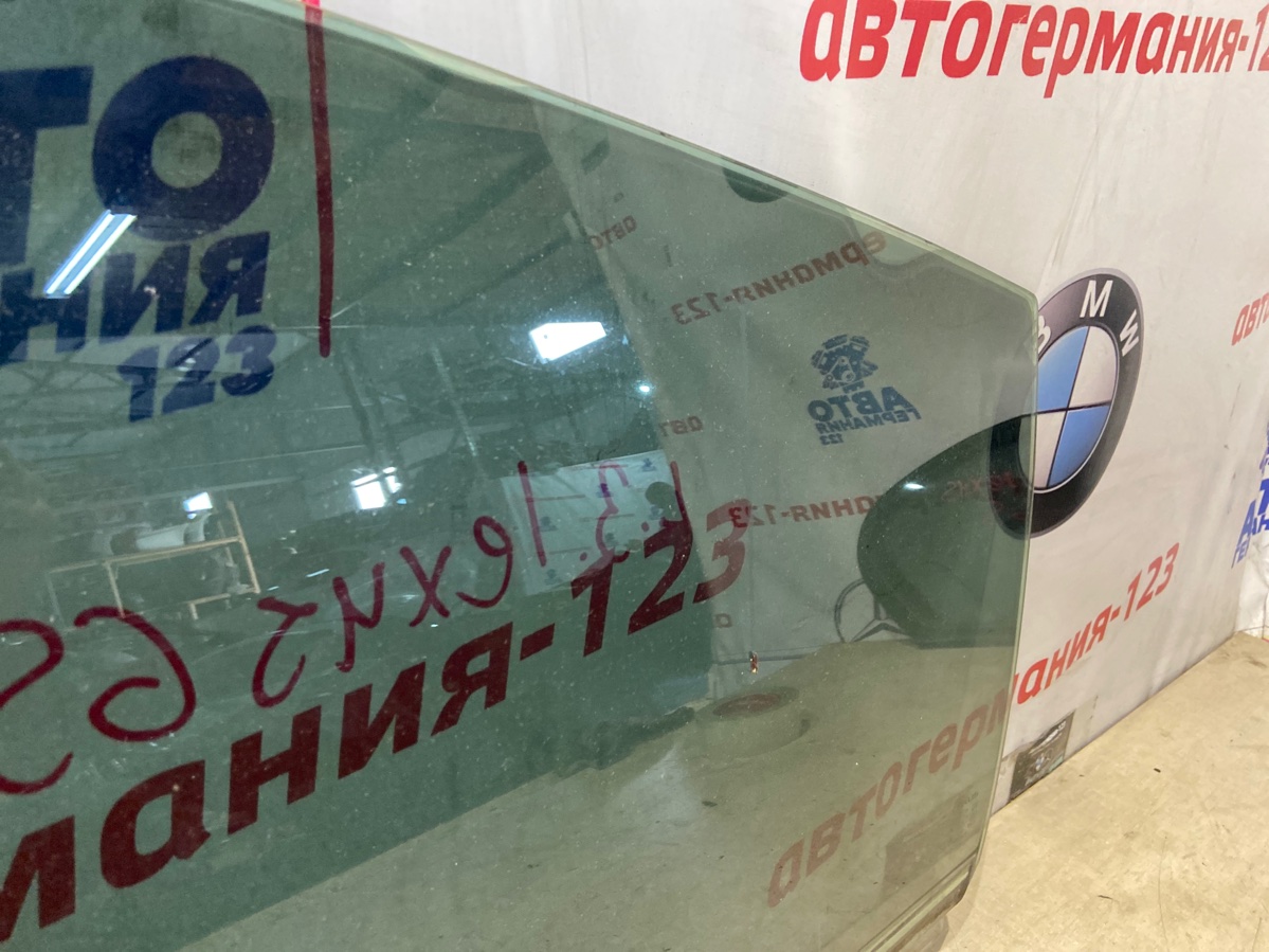 Стекло двери заднее левое Lexus GS 300