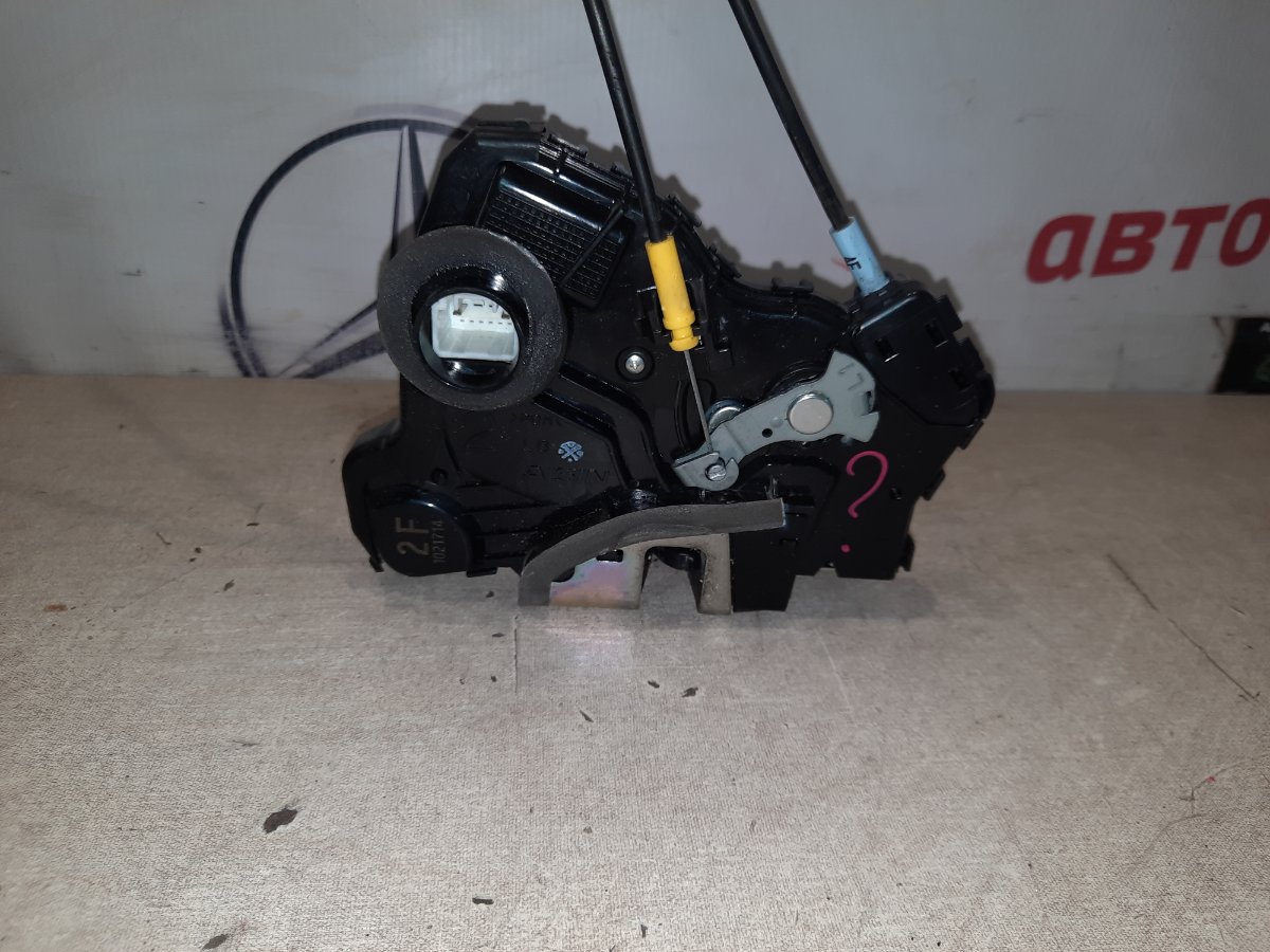 Замок двери передний правый Corolla 2008 E150