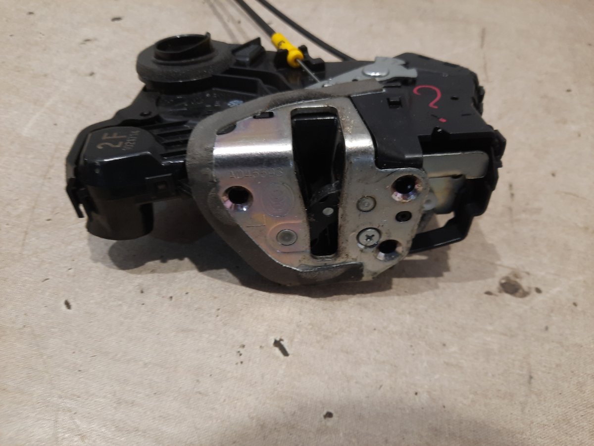 Замок двери передний правый Corolla 2008 E150