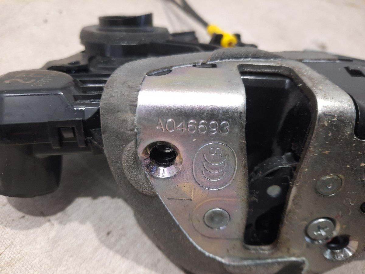 Замок двери передний правый Corolla 2008 E150