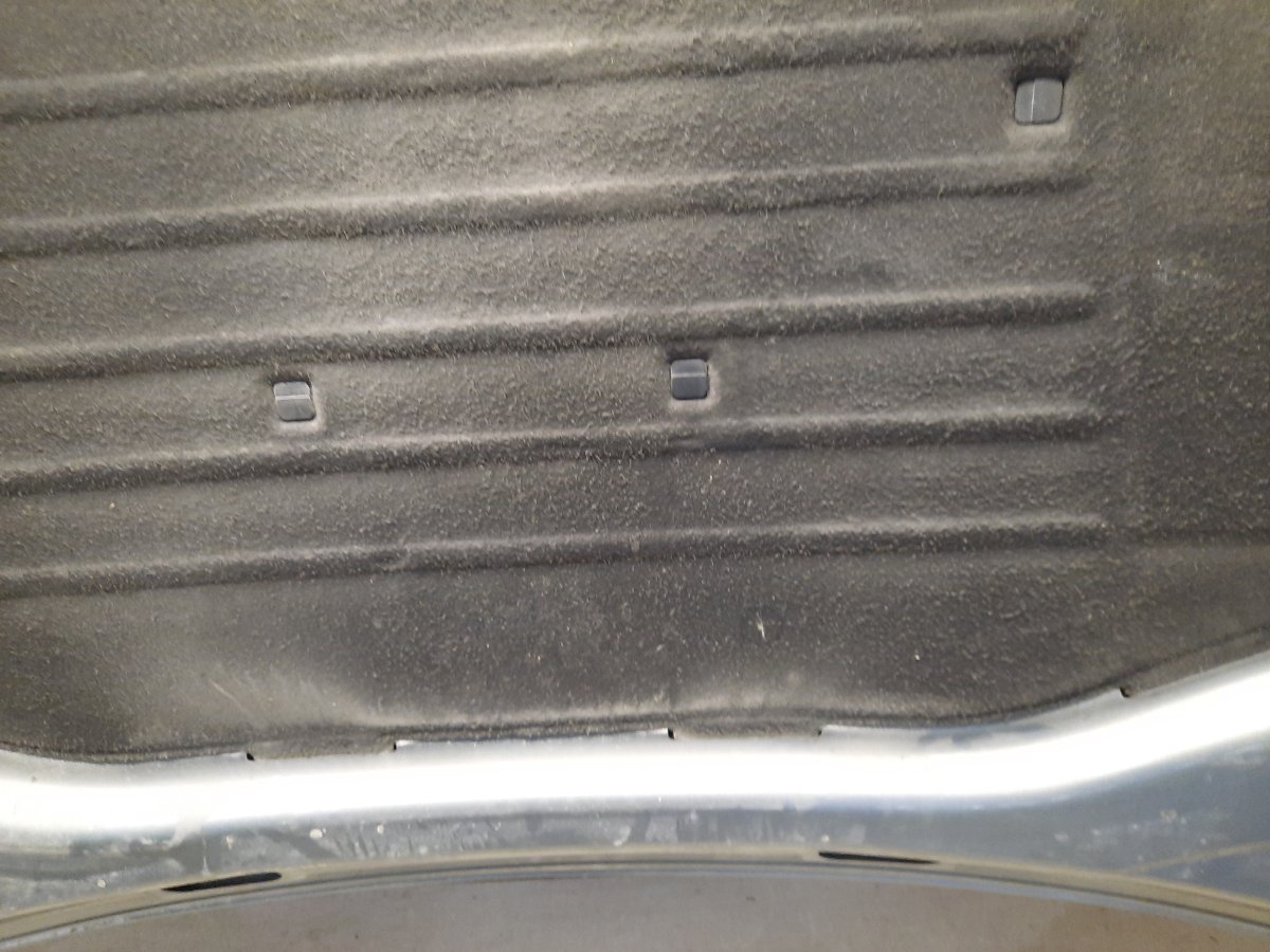 Шумоизоляция капота Q7 2010 4L Шумоизоляция капота Q7 2010 4L