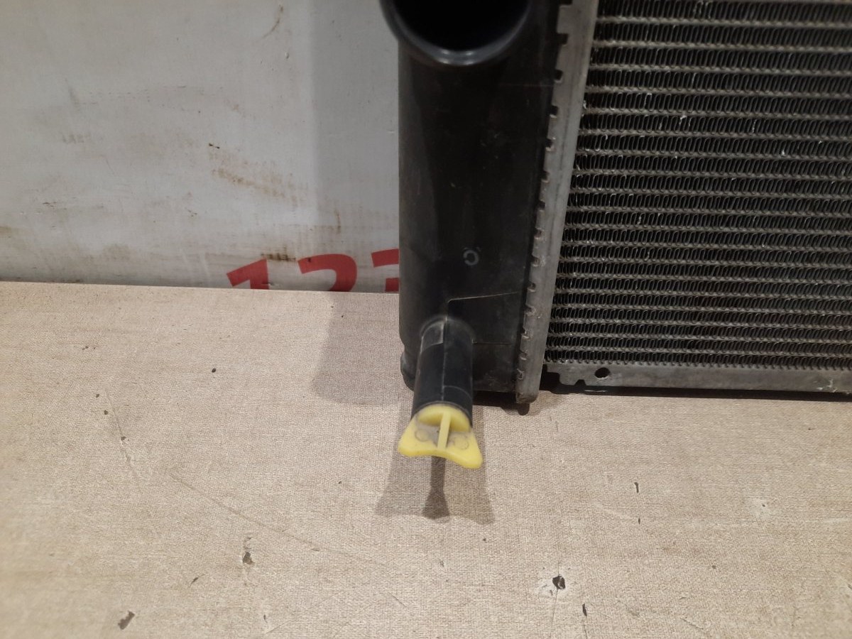 Радиатор двс Prius 2012 xw30 Радиатор двс Prius 2012 xw30