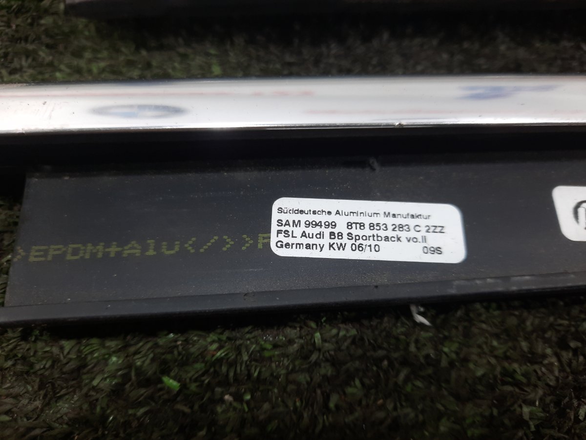 Молдинг двери передний A5 2009 8T