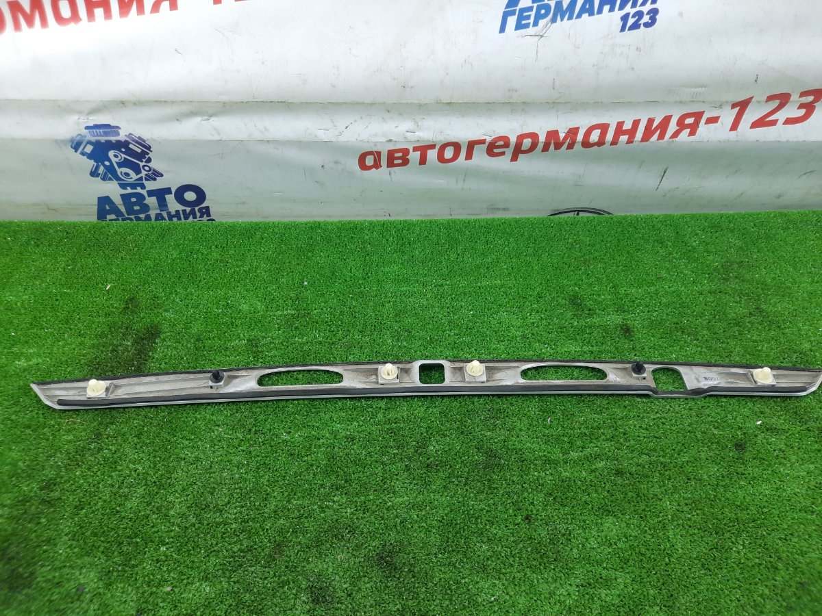 Накладка крышки багажника Civic